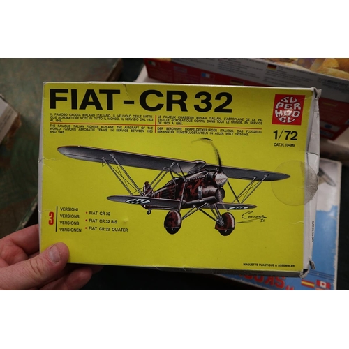 236 - 8 model kits, various makers