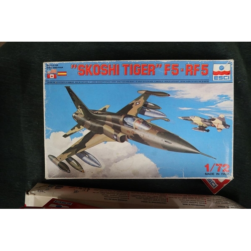 236 - 8 model kits, various makers