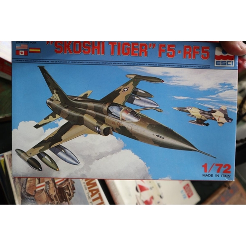 236 - 8 model kits, various makers