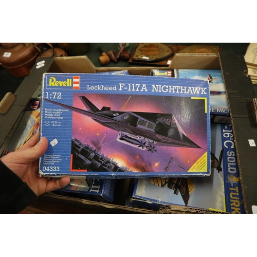 269 - 8 model kits by Revell