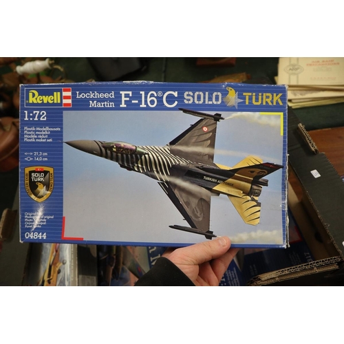 269 - 8 model kits by Revell