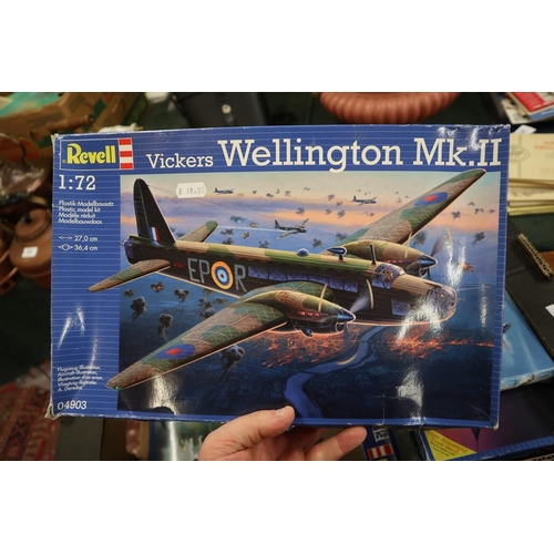 269 - 8 model kits by Revell