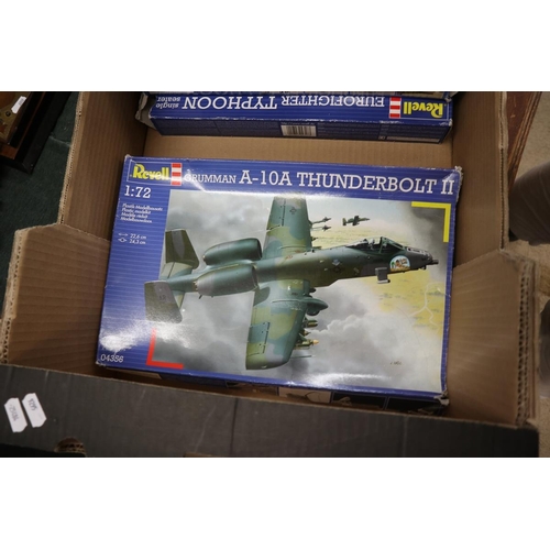 269 - 8 model kits by Revell