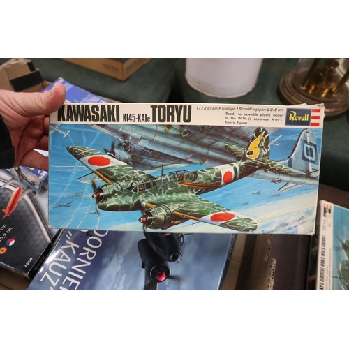 272 - 7 model kits by Revell