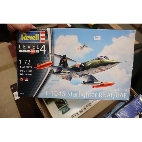 272 - 7 model kits by Revell