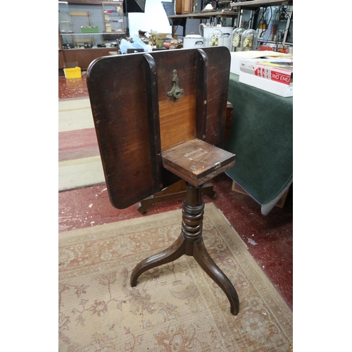 285 - Georgian mahogany tilt top table