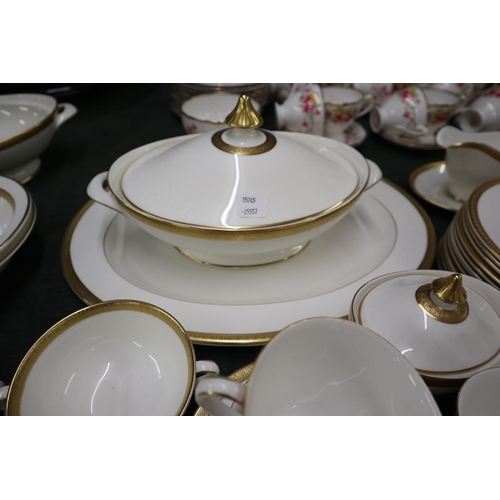 286 - Royal Doulton dinner service - Royal Gold pattern