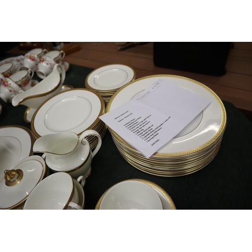 286 - Royal Doulton dinner service - Royal Gold pattern