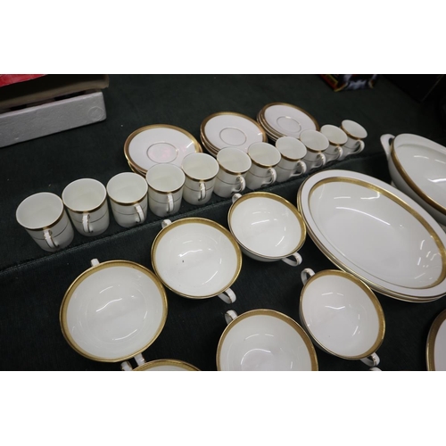 286 - Royal Doulton dinner service - Royal Gold pattern