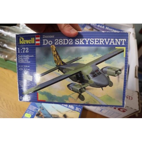 316 - 8 Model kits by Revell