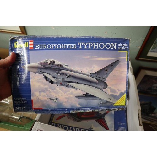 316 - 8 Model kits by Revell