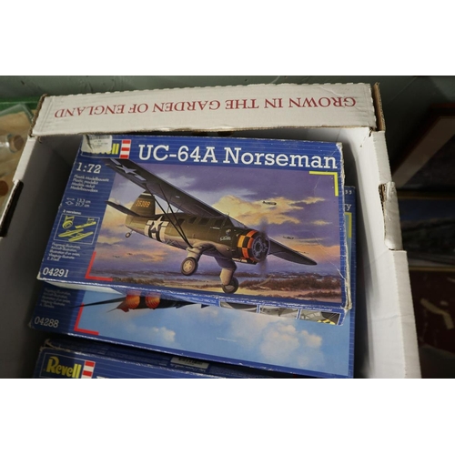 316 - 8 Model kits by Revell