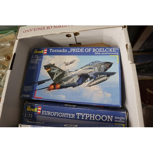 316 - 8 Model kits by Revell