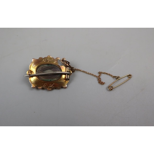 62 - 15ct gold mourning brooch set with cabochon stone- Approx gross weight 4.6g