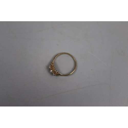 77 - 9ct gold ring set with 3 pearls - Size P