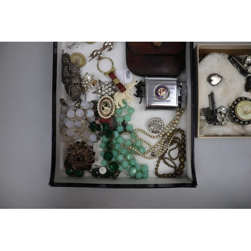 89 - Collection of jewellery and collectables