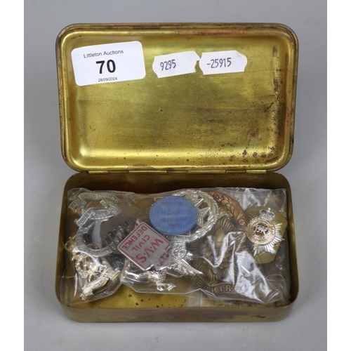 70 - WW1 Princess Mary Christmas gift tin containing military badges, buttons and pins