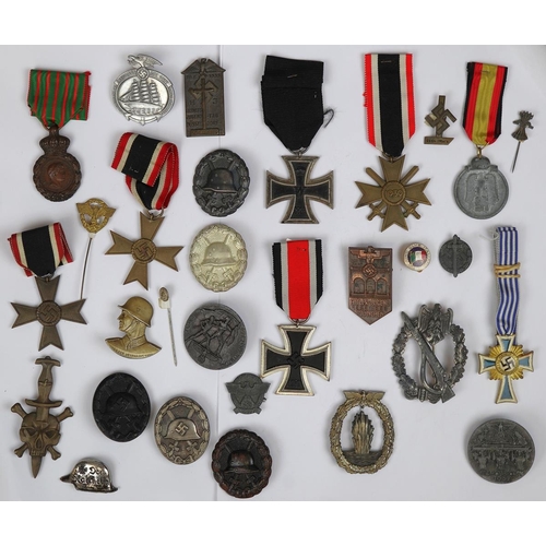 79 - Large collection of medals