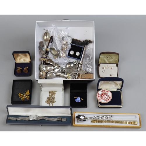 104 - Collectables to include jewellery, pens etc