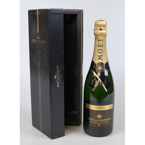 139 - Boxed Moet & Chandon Grand Vintage 2000