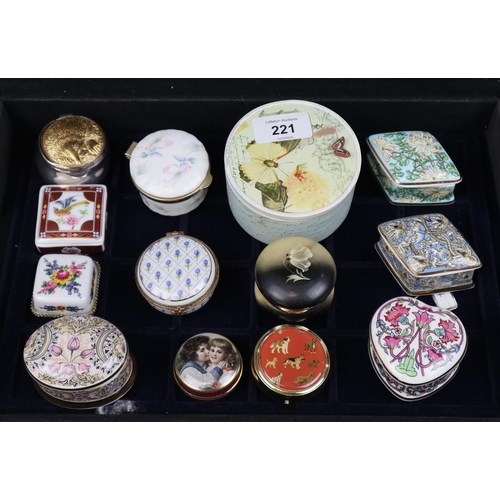 221 - Collection of trinket boxes to include the William Morris Collection