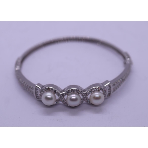 31 - Silver stone & pearl set bangle