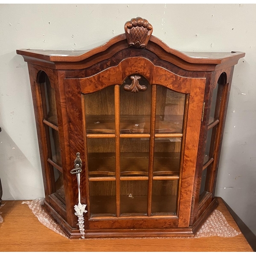 409 - Table top display cabinet