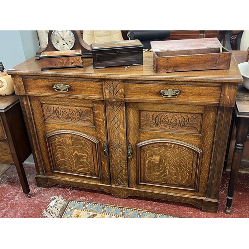 436 - Antique oak sideboard - Approx W: 137cm D: 49cm H: 96cm