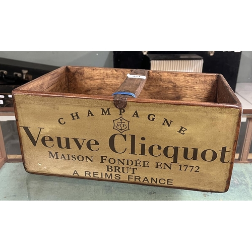 451 - Wooden advertising trug - Veuve Clicquot