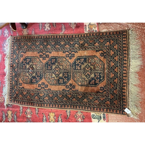 499 - Patterned rug