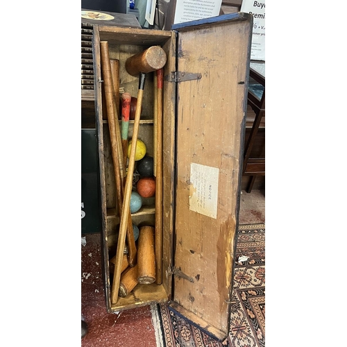 524 - Vintage croquet set in case