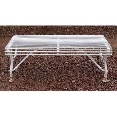 538 - White metal garden bench