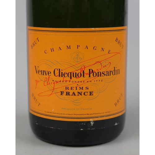 131 - Veuve Clicquot Ponsardin champagne