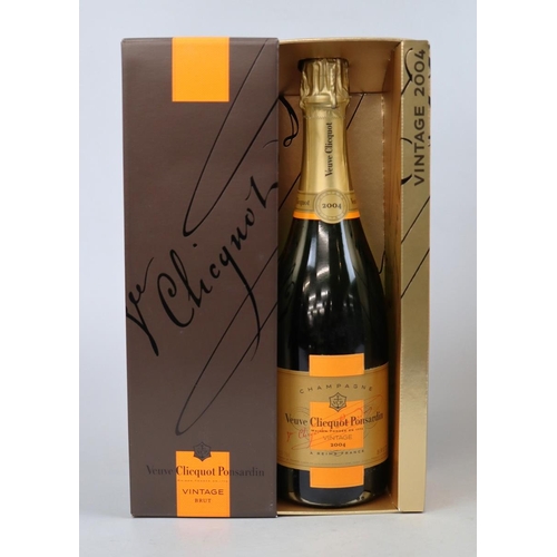 136 - 6 boxed bottles of vintage 2004 Veuve Clicquot Maison Fondee