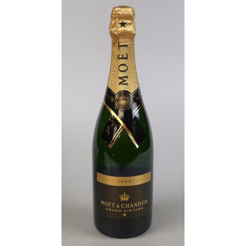 139 - Boxed Moet & Chandon Grand Vintage 2000