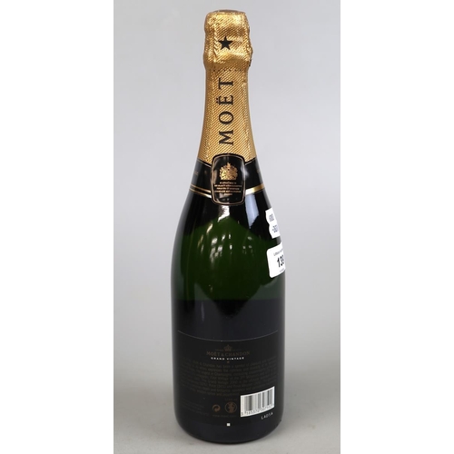 139 - Boxed Moet & Chandon Grand Vintage 2000