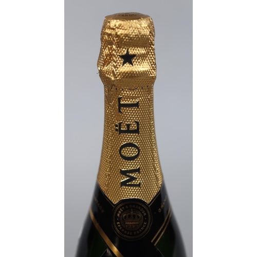 139 - Boxed Moet & Chandon Grand Vintage 2000