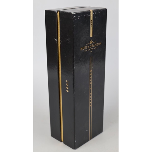 139 - Boxed Moet & Chandon Grand Vintage 2000