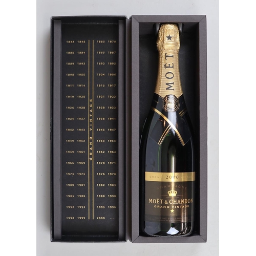 139 - Boxed Moet & Chandon Grand Vintage 2000