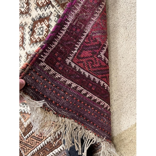 290 - Patterned rug