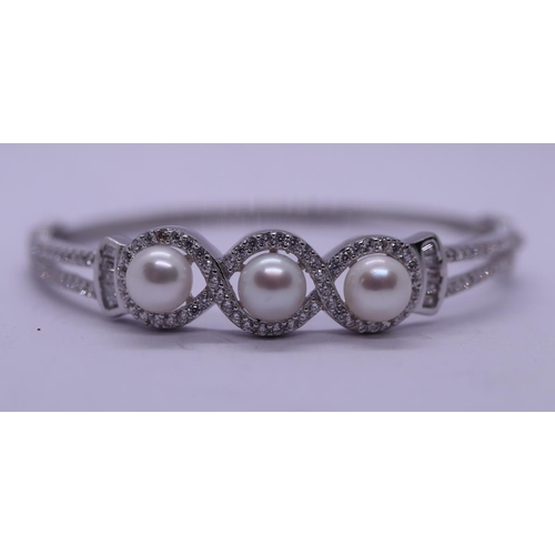 31 - Silver stone & pearl set bangle