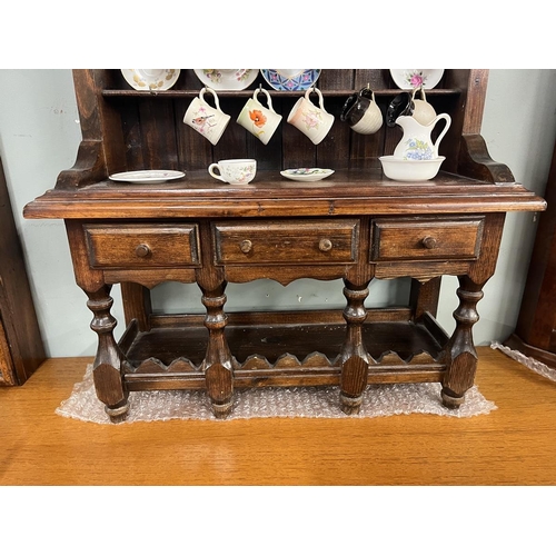 408 - Apprentice piece Welsh dresser with cups and saucers etc. - Approx H: 63cm D: 18cm W: 46.5cm