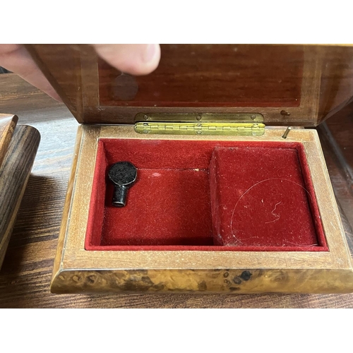 422 - 4 inlaid music boxes