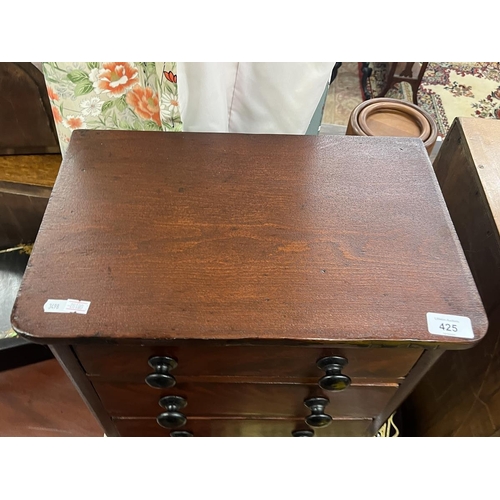 425 - Small chest of drawers - Approx W: 43cm D: 28cm H: 45cm