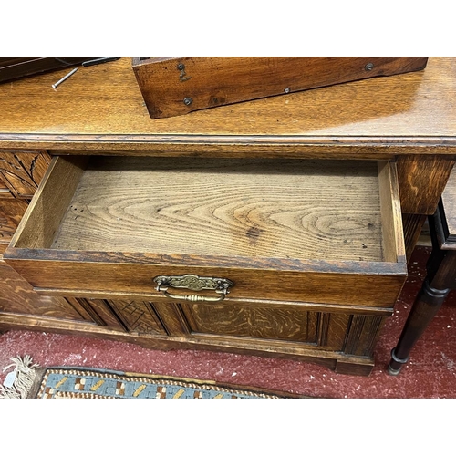 436 - Antique oak sideboard - Approx W: 137cm D: 49cm H: 96cm