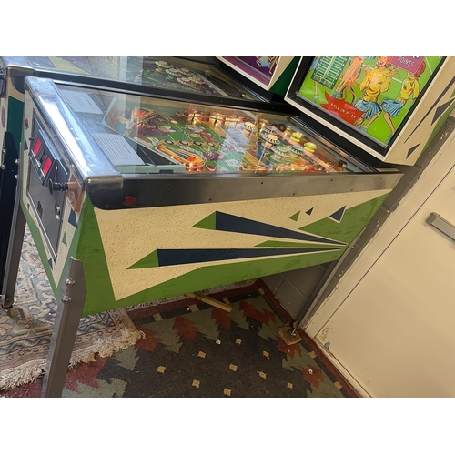 493 - Touchdown by Williams pinball machine (with original glass and paint) - 1958/59 in good working orde... 