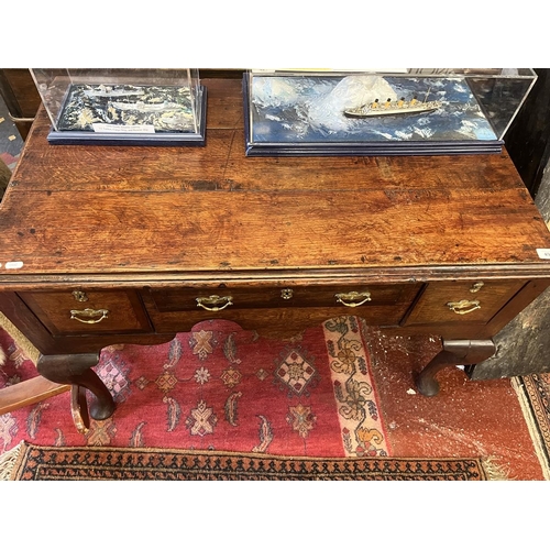 498 - Early oak lowboy with crossbanded drawers - Approx W: 102cm D: 57cm H: 73cm