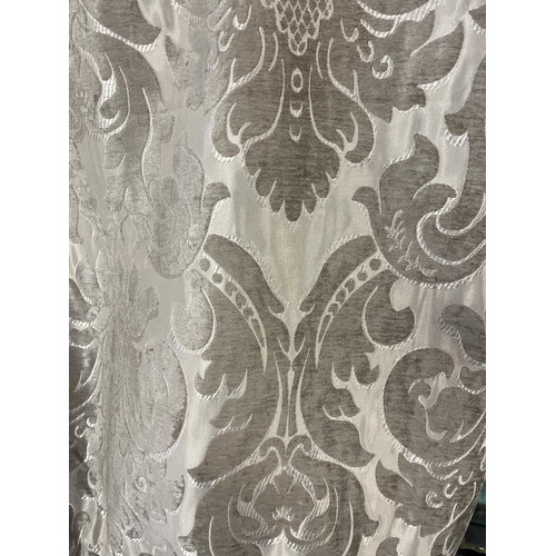 505 - Good quality pair of curtains - Approx W: 195cm x L: 135cm