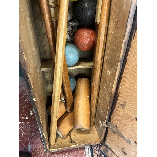 524 - Vintage croquet set in case