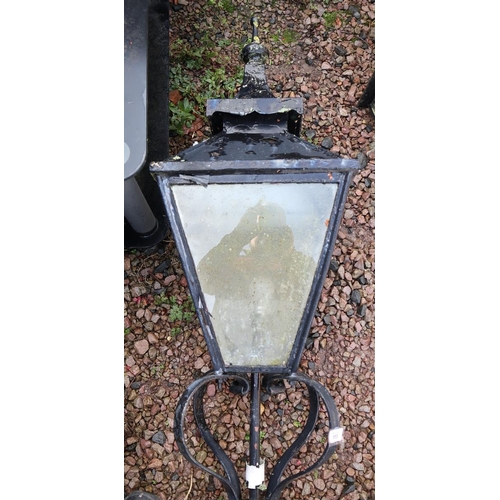 555 - Victorian cast iron street light - Approx height 510cm